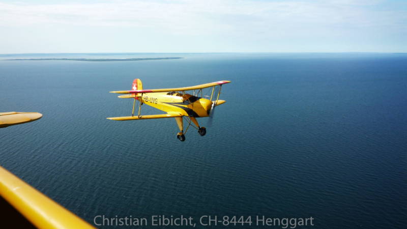 Bücker 131, HB-UVG über der Nordsee